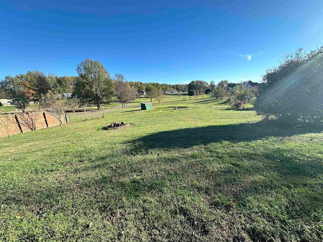 view of yard featuring a rural view