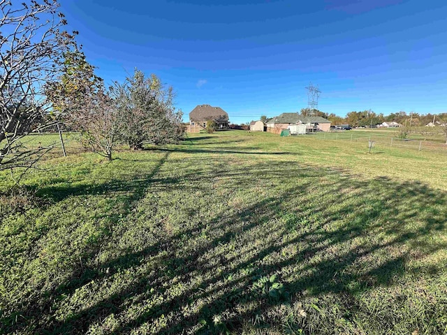 view of yard featuring a rural view