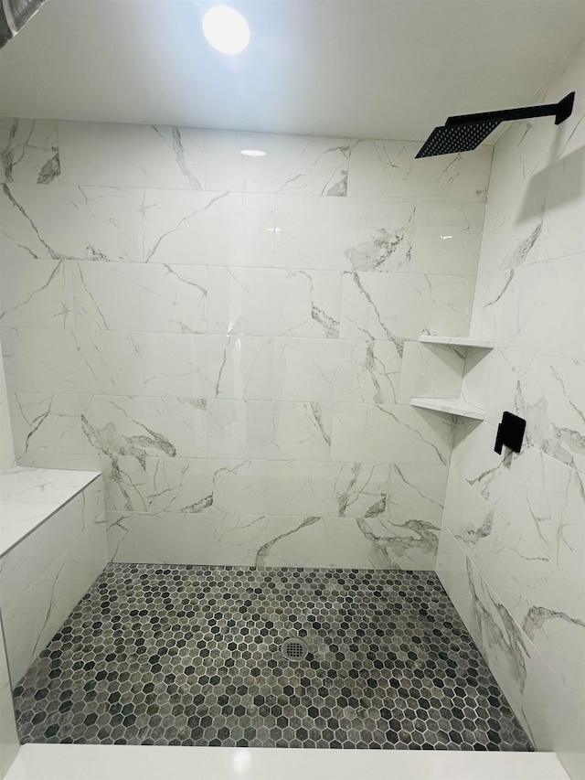 bathroom featuring a tile shower