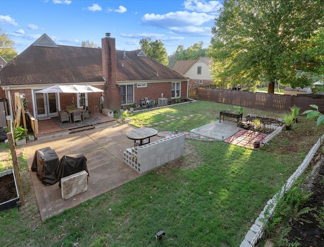 view of yard with a patio