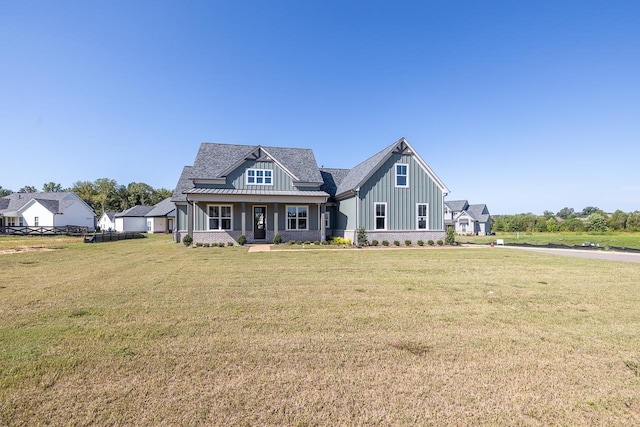 view of front of property featuring a porch and a front lawn