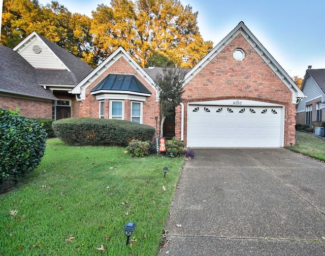 view of front of property featuring a front yard and a garage