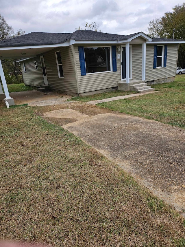 view of front facade with a front lawn and a carport