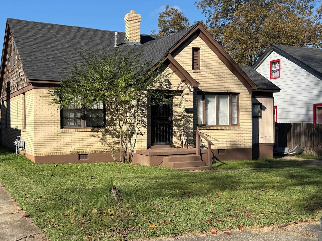 view of front of house with a front yard