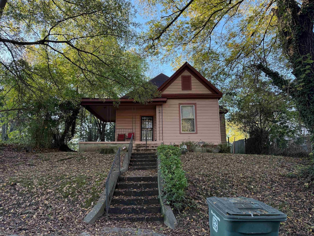 view of front of property featuring a porch