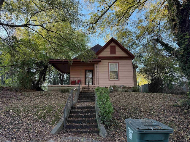 view of front of property featuring a porch