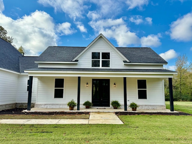 view of front of property featuring a porch and a front lawn