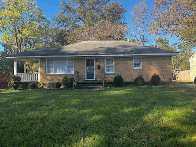 ranch-style home featuring a front lawn