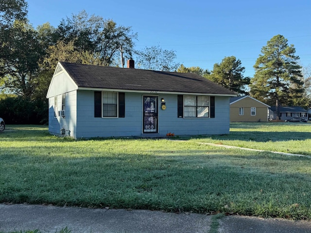 single story home with a front lawn