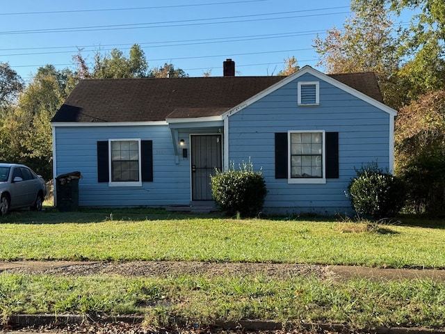 view of front of home featuring a front lawn