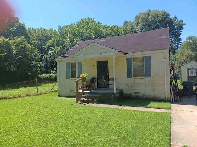 bungalow-style home featuring a front lawn