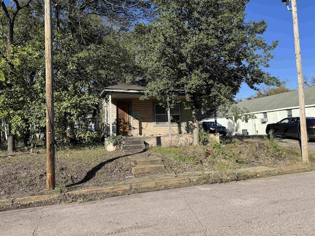 1327 Nicholas St, Memphis, TN 38107 - view of front of house featuring a porch