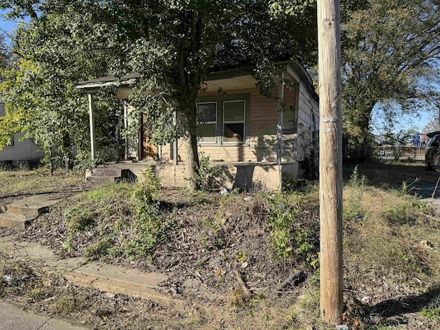 1327 Nicholas St, Memphis, TN 38107 - view of side of home