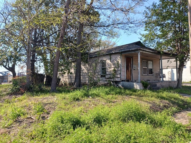 1327 Nicholas St, Memphis, TN 38107 - view of front of property with a porch