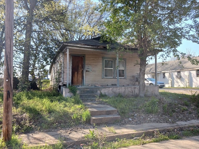 1327 Nicholas St, Memphis, TN 38107 - view of front facade with covered porch