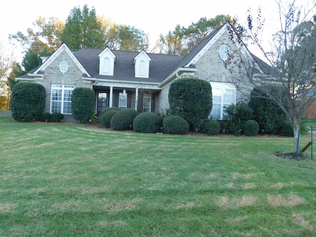 view of front of property with a front lawn