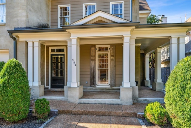 entrance to property featuring covered porch