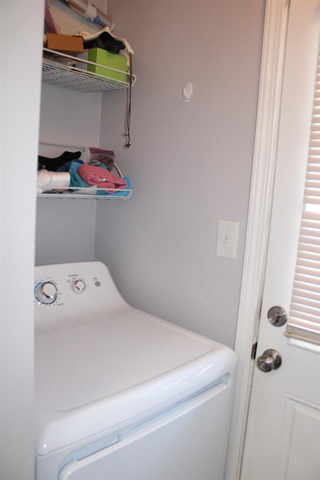 washroom with washer / clothes dryer