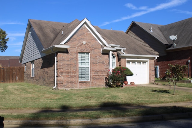 view of front of house featuring a front yard and a garage