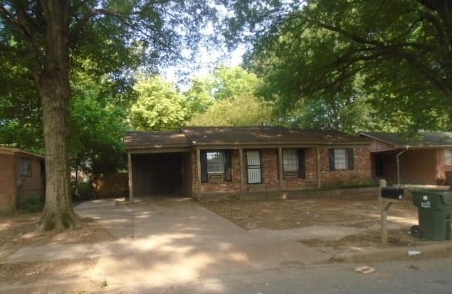 3263 Sunrise Ave, Memphis, TN 38127 - ranch-style home featuring concrete driveway