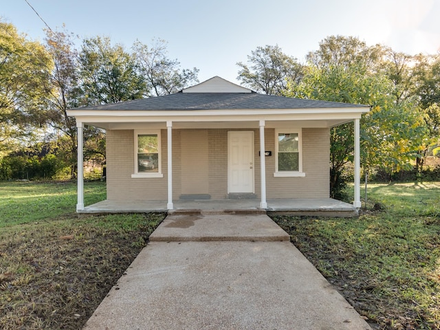 bungalow-style home featuring a front yard and covered porch