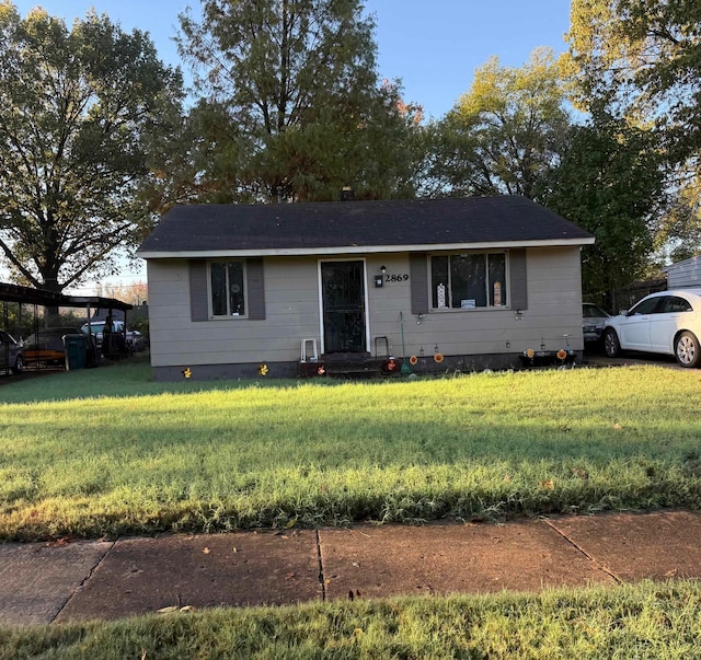 view of front of house with a front lawn