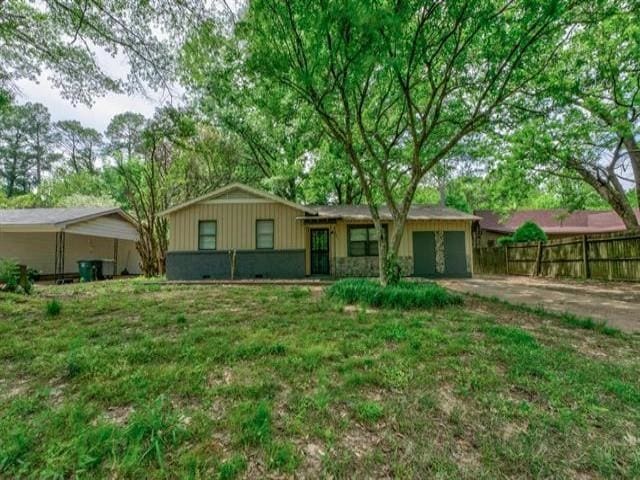 view of front of property featuring a garage and a front lawn