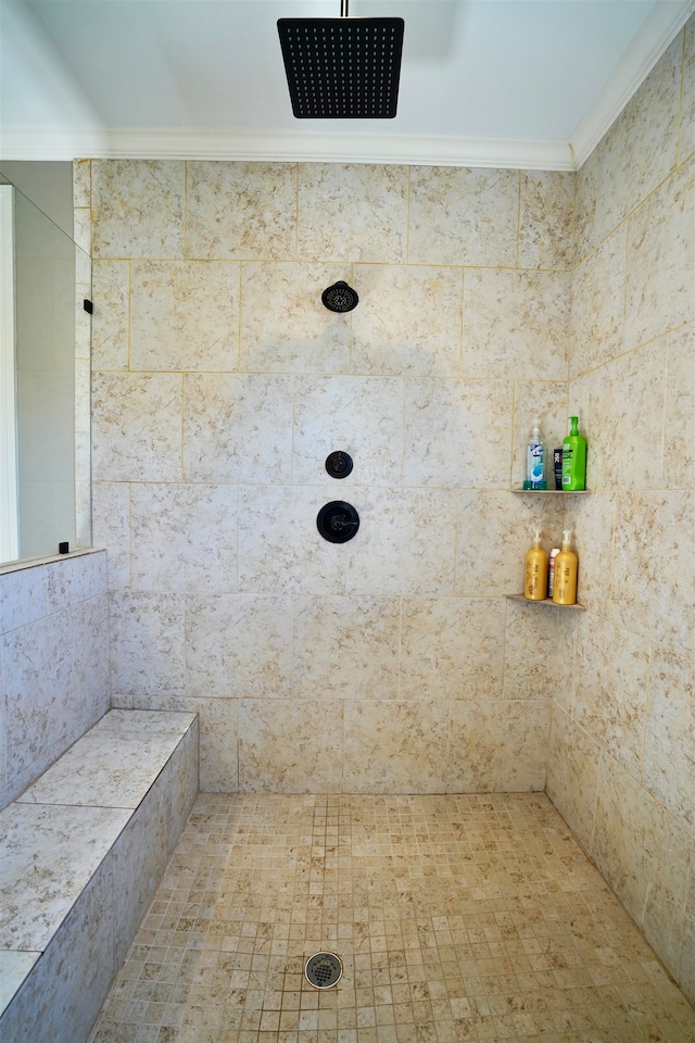 bathroom featuring crown molding and tiled shower