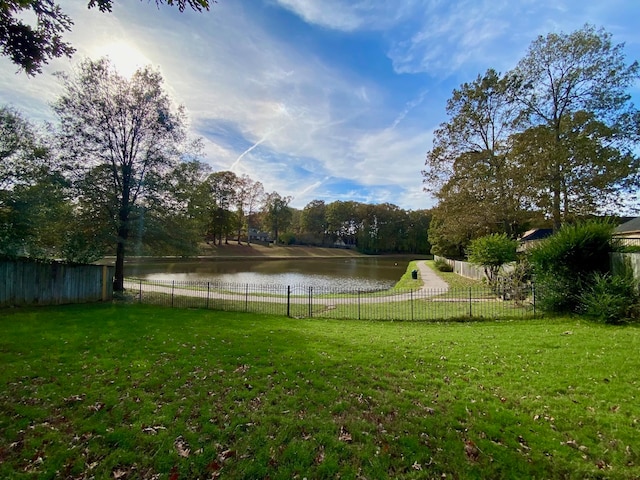 view of yard featuring a water view