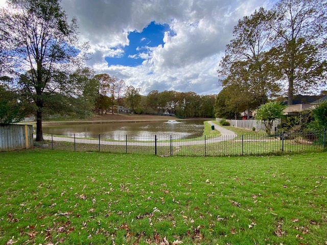 view of yard featuring a water view