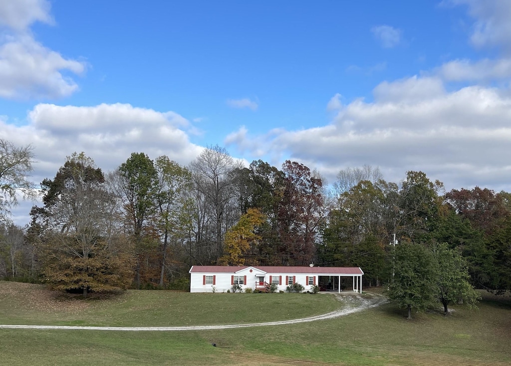 view of front of house with a front lawn