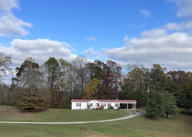 view of front of house with a front lawn