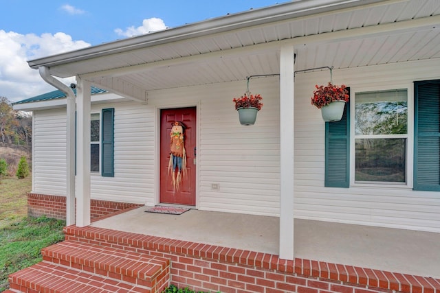 entrance to property featuring covered porch