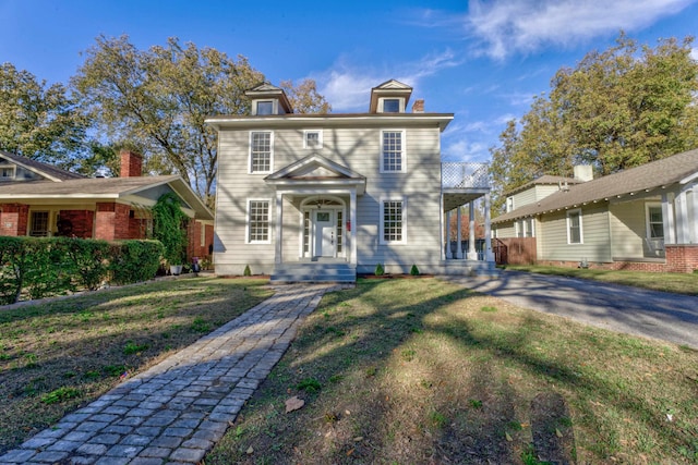 view of front of house featuring a front lawn