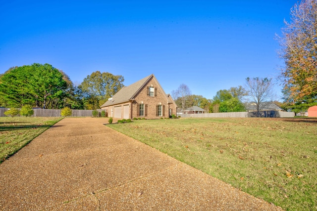 view of front facade with a garage and a front yard