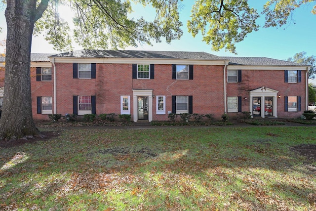 view of front of home with a front lawn