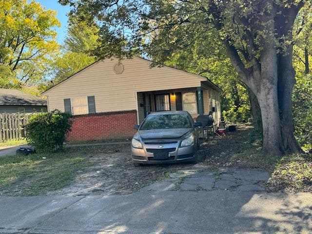 view of front of property