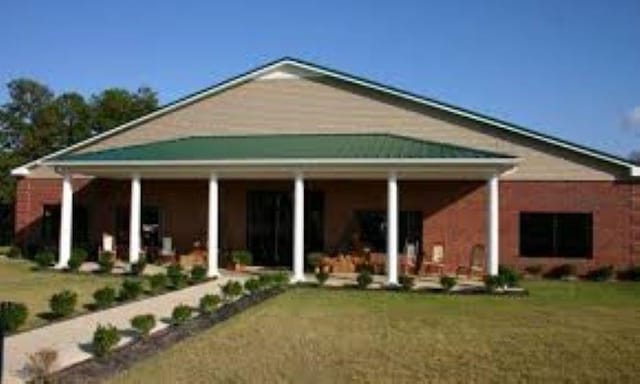 6 Laura Ln, Iuka, MS 38852 - back of property featuring a lawn