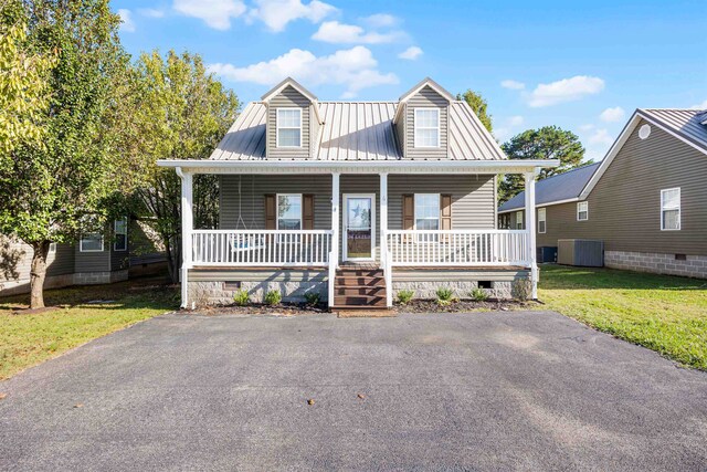 6 Laura Ln, Iuka, MS 38852 - view of front facade with cooling unit, covered porch, and a front yard