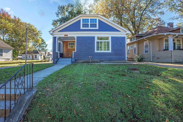 view of front facade with a front lawn