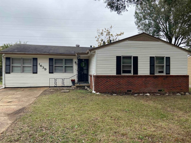 view of front of house featuring a front yard