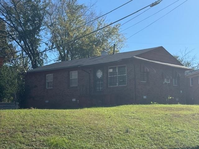 single story home featuring a front yard