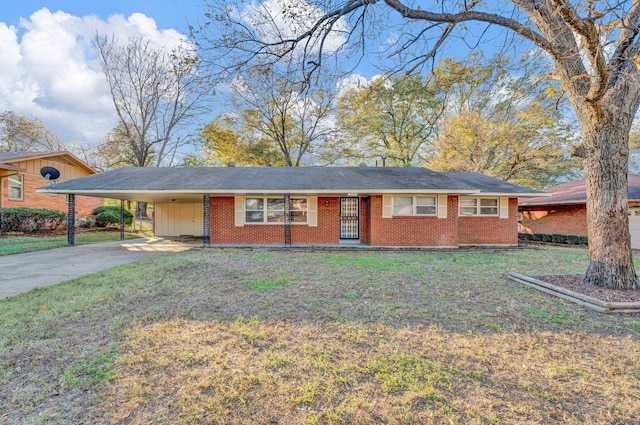 ranch-style house featuring a carport and a front lawn