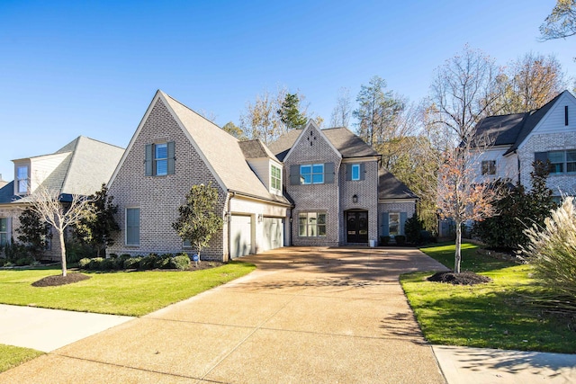 view of front of home featuring a front yard and a garage