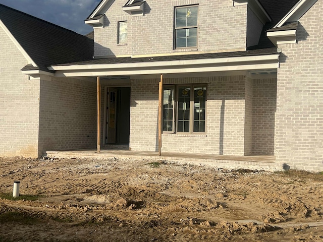 entrance to property featuring a porch