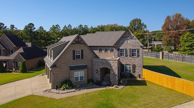 view of front of house featuring a front yard