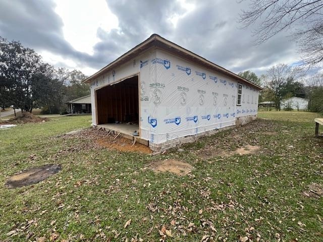 view of side of property featuring an outbuilding