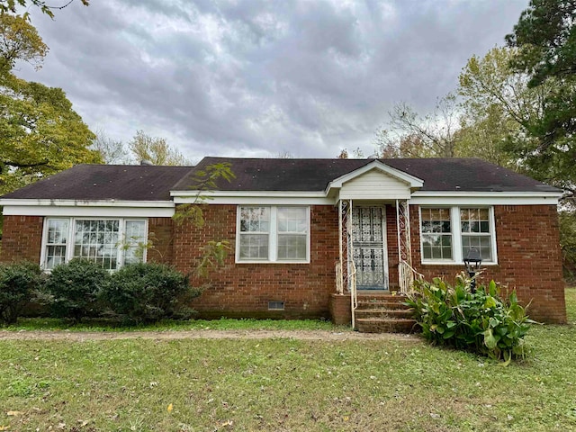 view of front of home with a front yard