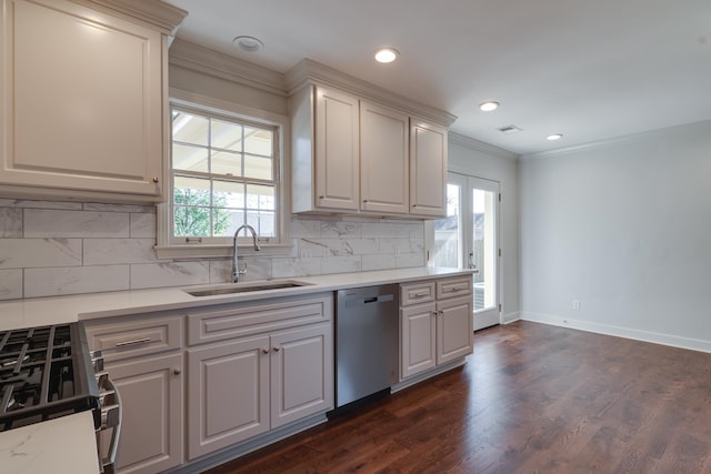 kitchen featuring sink, stainless steel appliances, dark hardwood / wood-style floors, decorative backsplash, and ornamental molding