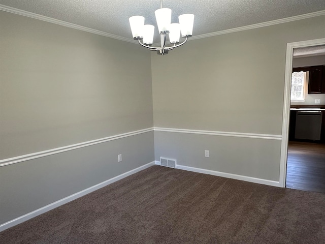 carpeted empty room featuring a textured ceiling, crown molding, and an inviting chandelier